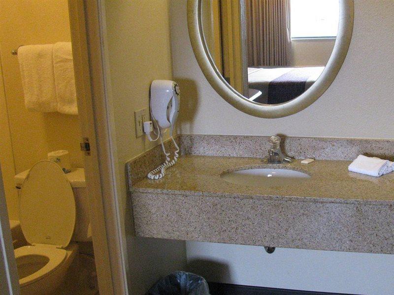 Red Roof Inn Akron Ngoại thất bức ảnh